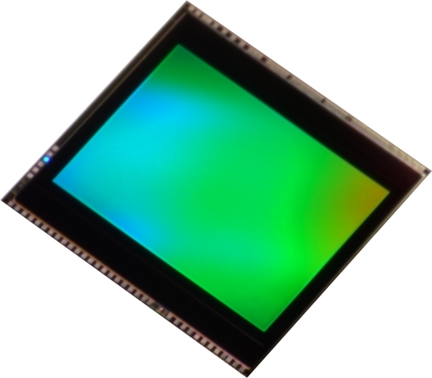 Toshiba: a 13 megapixel BSI CMOS image sensor "T4KB3" for smartphones and tablets. (Photo: Business Wire)