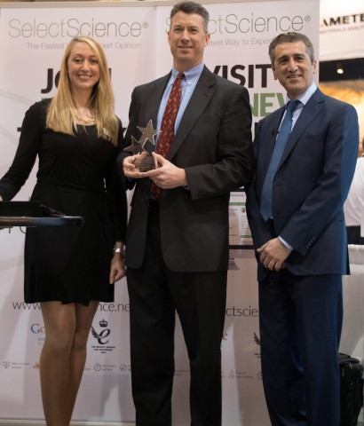 Dan Shine (center), President of Chromatography and Mass Spectrometry for Thermo Fisher Scientific, receives the first-ever "Company of the Year" award from SelectScience from the outlet's Editor-in-Chief, Kerry Parker, and CEO, Publisher and Cofounder, Arif Butt. The award was presented during the Scientists' Choice Awards ceremony on March 10, 2015, at Pittcon in New Orleans. The company's new UHPLC, the Thermo Scientific Vanquish Ultra High-Pressure Liquid Chromatography System, also won SelectScience's "Best New Separations Product." (Photo: Business Wire)