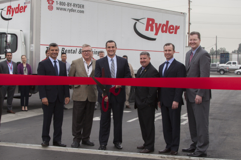 From left to right: Ryder VP of Sales, Alex Madrinkian, Santa Fe Springs City Manager, Thaddeus McCormack, Ryder Senior Vice President and Chief of Operations, Tom Havens, Santa Fe Springs City Councilmember, Jay Sarno, Ryder VP of Operations, Bryce B. Kinsley, and Ryder VP of Supply Management and Global Fuel Products, Scott Perry. (Photo: Business Wire)