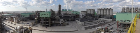 The PTA manufacturing facility of Hengli Petrochemical (Dalian) Co., Ltd, in Liaoning Province now operates three lines that utilize technology licensed from INVISTA Performance Technologies. (Photo: Business Wire)