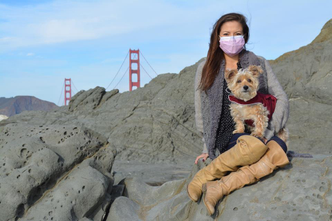 Caleigh Haber of San Francisco relies on breathing equipment and breathing exercises to keep her alive as she waits for a lung transplant. She also wears a mask for protection from germs. (Photo: Business Wire)