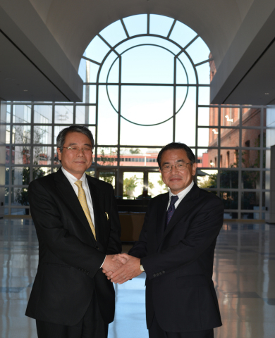 Takamitsu Koga, president of Toda America, Inc. (left) and Kiyoshi Furukawa, president and CEO of Mitsubishi Electric US, Inc. (right). (Photo: Business Wire)