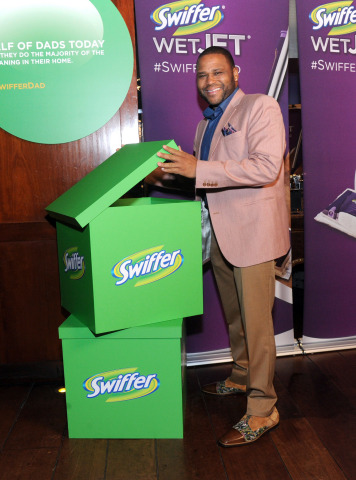 Anthony Anderson partners with Swiffer to showcase the evolving role of dads at home, Tuesday, April 14, 2015, in New York. Serving as creative advisor, Anthony helped celebrate modern families through the brand's docu-style #SwifferDad video.(Photo by Diane Bondareff/Invision for Swiffer/AP Images)