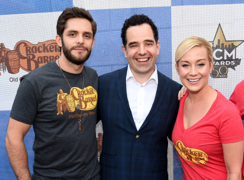 Chris Ciavarra, SVP of Marketing for Cracker Barrel, with Country Checkers Challenge Captains Thomas Rhett and Kellie Pickler (Photo: Business Wire)