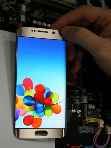 Flexible AMOLED Display for smartphones - Samsung Display (Photo: Business Wire)