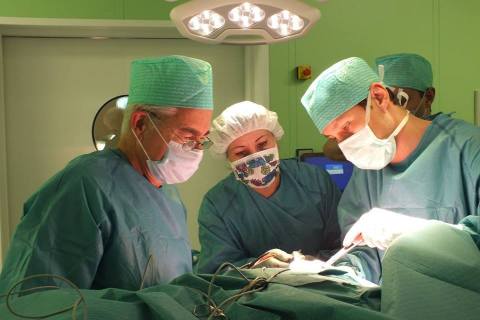 European Medical Center (GEMC) surgeons during an operation (Photo: Business Wire)