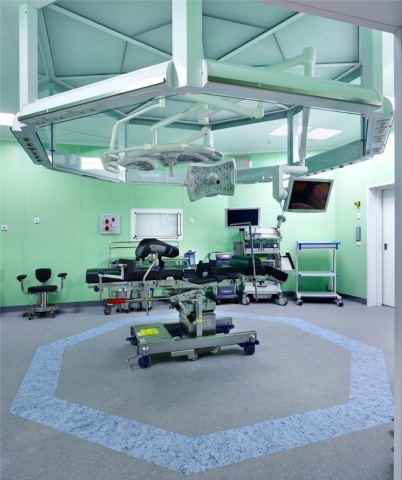 Operating room at European Medical Center (GEMC) neurosurgery clinic (Photo: Business Wire)