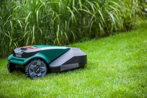 Robomow's RS622 can cut lawns up to a half-acre (Photo: Business Wire)