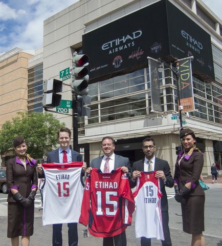 Patrick Pierce, Vice President of Sponsorship & Events for Etihad Airways; Raul Fernandez, Vice Chairman of Monumental Sports & Entertainment; Rashed Saif AlShabi, Vice President Mid-Atlantic USA for Etihad Airways, Etihad Airways Cabin Crew in front of Verizon Center, Washington, D.C. (Photo: Business Wire)