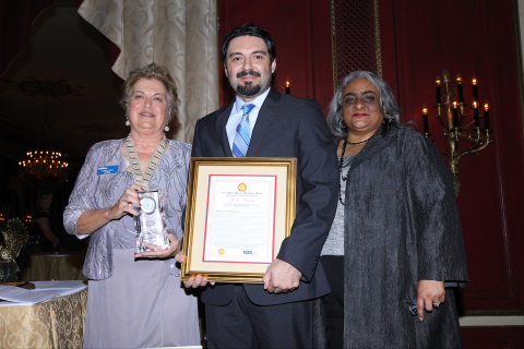 2015 Shell Science Teaching Award winner Jose Rivas receiving his award at the NSTA National Conference on Science Education in Chicago. Also pictured (from left to right): NSTA President Juliana Texley and Karen Labat, Shell's Social Investments Manager, Education. (Photo: Business Wire)
