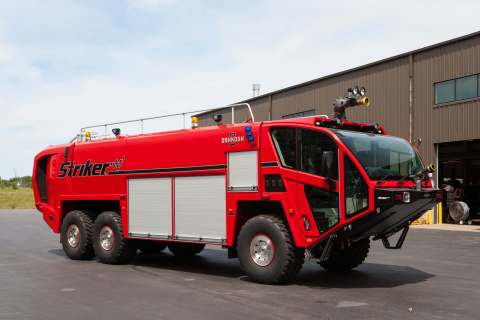 Oshkosh Airport Products is supplying 11 Oshkosh(R) Striker(R) 6 X 6 aircraft rescue and fire fighting (ARFF) vehicles to the Kuwait Fire Service. Shown here is an Oshkosh Striker 6 X 6 ARFF vehicle similar to those delivered to the Kuwait Fire Service. (Photo: Business Wire)