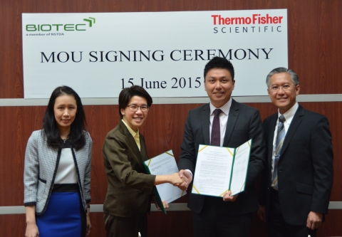 Thermo Fisher Scientific, Inc., the world leader in serving science, and National Center for Genetic Engineering and Biotechnology (BIOTEC), National Science and Technology Development Agency (NSTDA), Ministry of Science and Technology have signed a memorandum of understanding for research collaboration. Left to right 1.	Dr. Nitsara Karoonuthaisiri Director of Biosensing Technology Research Unit 2.	Dr. Kanyawim Kirtikara, Executive Director of the National Center for Genetic Engineering and Biotechnology (BIOTEC) 3.	Mr. Pang Sze Hann, vice president and general manager for Southeast Asia and Taiwan at Thermo Fisher 4.	Mr Lincoln Ong, Commercial Director of Chromatography and Mass Spectrometry, Southeast Asia Thermo Fisher Scientific Private Limited (Photo: Business Wire)