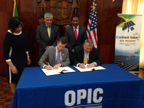 WRB Enterprises Chairman and CEO G. Robert Blanchard Jr. (right) and OPIC Chief of Staff John Morton sign a $47 Million OPIC financing agreement to support WRB's 20 megawatt Content Solar photovoltaic facility in Clarendon, Jamaica. Jamaican Minister of Energy Phillip Paulwell and U.S. Ambassador to Jamaica Luis G. Moreno look on. (Photo: Business Wire)
