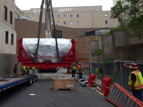 Crews deliver a MEVION S250 proton accelerator to University Hospitals in Cleveland, OH on Friday, June 26, 2015. (Photo: Business Wire)