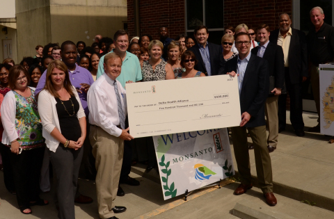 Mike Frank (right, holding check), Monsanto Vice President, Global Commercial, presents a $500,000 grant from Monsanto to Bill Kennedy (left, holding check), Chairman of the Delta Health Alliance Board of Directors, on July 6, 2015 in Stoneville, Miss. The grant will help Delta Health Alliance carry out a comprehensive food security and nutrition program in Washington and Bolivar counties, Miss. (Photo: Business Wire)