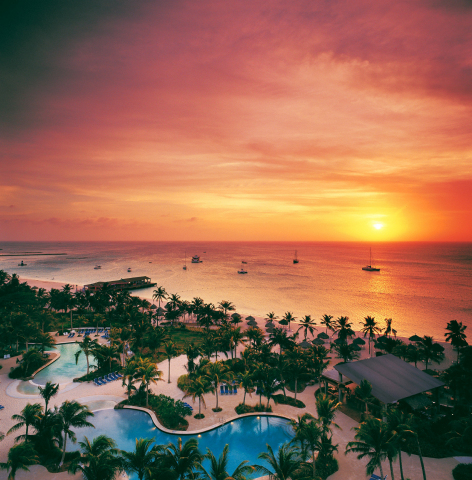 Hilton Hotels & Resorts expande su cartera en el Caribe con la apertura de Hilton Aruba Caribbean Resort & Casino, un hotel de 355 habitaciones ubicado en las playas de arena blanca de Palm Beach. (Photo: Business Wire)