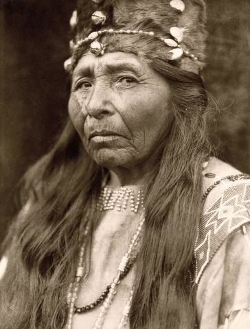 "Klamath Woman," one of 50 original Edward Curtis prints on display in Bend this fall. (Photo: Business Wire)