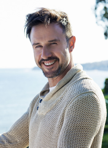 David Arquette will star as SHERLOCK HOLMES in an original adaptation inspired by Sir Arthur Conan Doyle’s classic tales by playwright Greg Kramer and scheduled to play Washington, D.C.’s Warner Theatre (513 13th Street, N.W.) for a limited one-week engagement, November 17-22. (Photo: Business Wire)