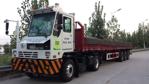 EDI's PHEV Port Truck built for Shaanxi Automotive and the Port of Shanghai (Photo: Business Wire)