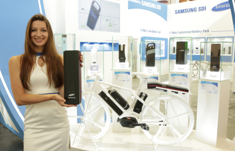 Samsung SDI(KRX:006400) unveiled an e-bike battery pack that can run for 100 km with a single battery charge at the Eurobike 2015. (Photo: Business Wire)