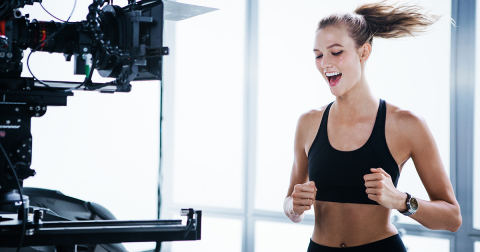 Behind the scenes of Mario Testino's Huawei Watch photography shoot with Karlie Kloss  (Photo: Business Wire)