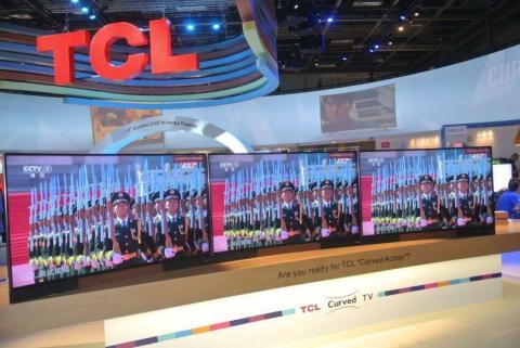 China's military parade demonstrated by TCL's curved TV H8800 (Photo: Business Wire)