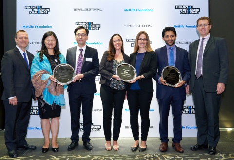 Dennis White, President and CEO of MetLife Foundation (left) and Chris Townsend, President of Asia, MetLife and Board Member of MetLife Foundation (right) with the winners from Shanghai F-Road Commercial Services, Kiva and Telenor Pakistan (Photo: Business Wire)