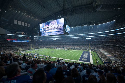 Musco's LED lighting solution provides the optimal fan, player, and broadcast experience at AT&T Stadium (Photo: Musco Lighting)