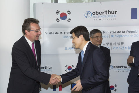Didier Lamouche, CEO of OT and Hwang Kyo-ahn, Prime Minister of the Republic of Korea (Photo: Business Wire).