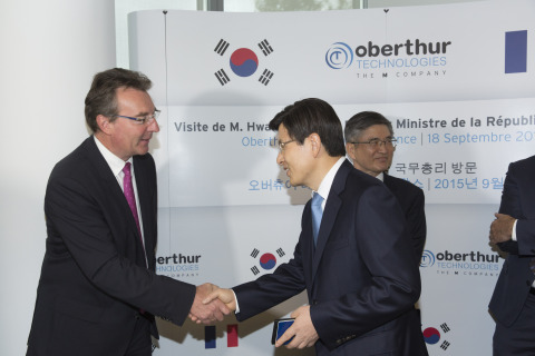 Didier Lamouche, Diretor Executivo da OT e Hwang Kyo-ahn, Primeiro Ministro da República da Coreia (foto: Business Wire).