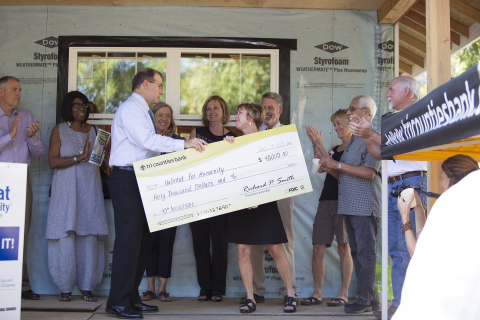 In celebration of the bank's 40th anniversary, Rick Smith, President & CEO of Tri Counties Bank, presents $40,000 check to Nicole Bateman, Executive Director of Habitat for Humanity of Butte County, California surrounded by Board Members of both institutions. (Photo: Business Wire)