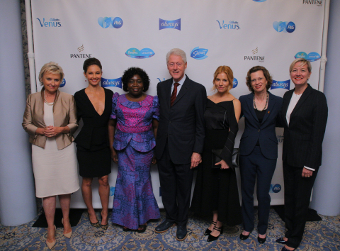 President Clinton joins Tina Brown, Ashley Judd, Dr. Pasquine Ogunsanya, Sienna Miller, Michelle Nunn, and Carolyn Tastad at the “Giving Girls a Chance” topic dinner at the 2015 Clinton Global Initiative Annual Meeting (Photo: Business Wire)