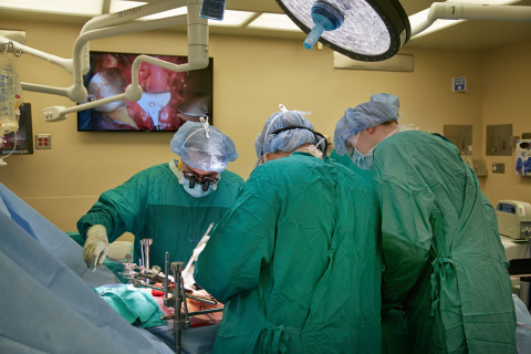 University of Louisville transplant surgeon Dr. Michael G. Hughes, Jr. and his surgical team at Jewish Hospital remove the patient's pancreas to have the islet cells extracted. (Photo: Business Wire)
