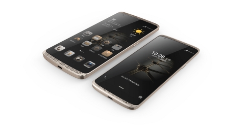 ZTE AXON and the newly launched AXON mini (Photo: Business Wire)