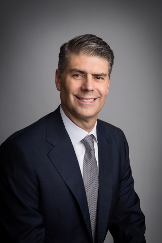José Almeida will become Chairman and Chief Executive Officer (CEO) of Baxter International Inc. effective January 1, 2016 (Photo: Business Wire)