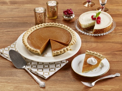 According to a recent national survey commissioned by the Sara Lee(R) Desserts brand, 62 percent of Americans make more mistakes with pies than with turkeys. Consumers who have questions about baking their pies this Thanksgiving can call the Sara Lee Pie Hotline at 1-888-914-1247, Monday through Friday from 7 a.m. to 6 p.m. CST. The hotline is open Thanksgiving Day from 7 a.m. to 1 p.m. CST. (Photo: Business Wire)