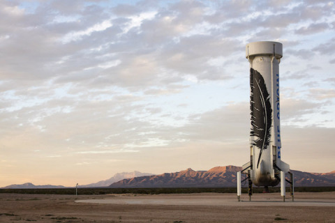 ブルー・オリジンのニュー・シェパード宇宙船が宇宙への飛行に成功し、西テキサスの発射基地への歴史的帰還を果たす（写真：ビジネスワイヤ）