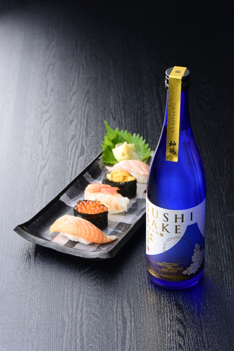 Riassunto: Al via le vendite del SUSHI SAKE di Tsurumi Brewing, il saké  appositamente creato per il sushi, dono culinario del Giappone al mondo