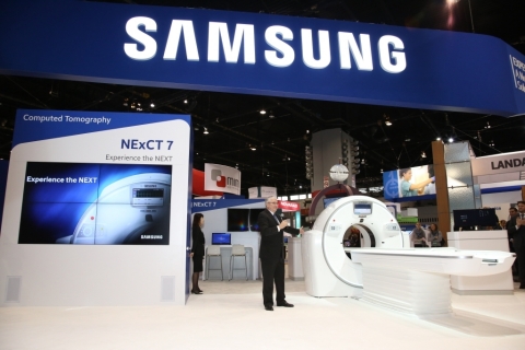 Executive Vice President Wayne Spittle (Samsung Medison) introducing the NExCT 7, Samsung's first CT scanner. (Photo: Business Wire)