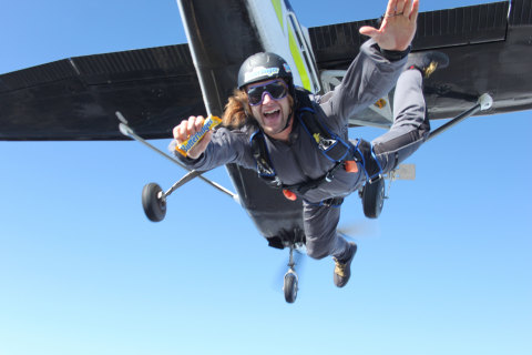 Nestlé Butterfinger announced its February 7th Big Game commercial with the launch of its new #BolderThanBold campaign from 12,000 feet above the ground on December 15, 2015. (Photo: Business Wire)