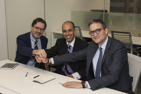 From left to right: José Antonio Llorente, founding partner and CEO, LLORENTE & CUENCA; Erich de la Fuente, founder EDF Communications and Alejandro Romero, partner and CEO for Latin America, LLORENTE & CUENCA. (Photo: Business Wire)