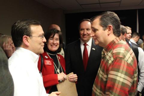 Yamaha Marine Group President Ben Speciale (left) speaks with Sen. Ted Cruz during his campaign stop in Georgia. (Photo: Business Wire)