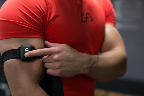 GYM AESTHETICS and GYMWATCH team up to offer hot fashions and a high-performance fitness tracker for bodybuilders and gym fanatics. (Photo: Business Wire)