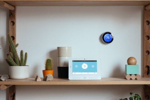The Vivint Glance display with the Nest Thermostat (Photo: Business Wire)