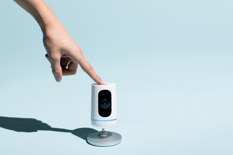Vivint Ping camera is the first indoor camera with one-touch callout (Photo: Business Wire)