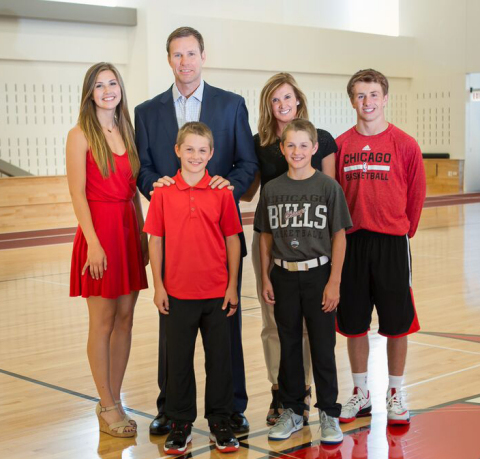 HEALTHY AND HAPPY - Fred Hoiberg, Head Coach of the NBA Chicago Bulls, is launching a new campaign to help people with heart valve problems on www.heartvalvesurgery.com. Coach Hoiberg, pictured here with his family, wanted a single, life-long solution to his aortic heart valve problem, and received an On-X aortic mechanical valve from On-X Life Technologies, Inc. in April 2015. (L-R: Paige Hoiberg, Coach Fred Hoiberg, Carol Hoiberg, Jack Hoiberg, Sam Hoiberg, Charlie Hoiberg). (Photo: F. Hoiberg)