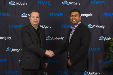 RWE CEO Peter Terium and Bidgely CEO Abhay Gupta officially launch disaggregation in Europe at a ceremony at Bidgely offices in Silicon Valley. (Photo: Business Wire)