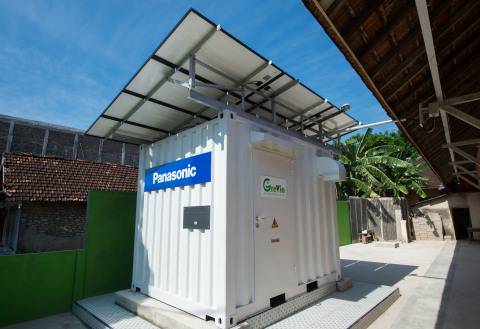 Panasonic trasmette in diretta l’eclissi totale usando l’energia solare del proprio container di alimentazione