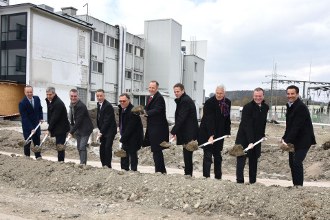 Working together to break ground for the new production building within the Vetter Schuetzenstrasse production site (from left to right): Peter Soelkner, Oliver Albrecht, Harald Bader, Thomas Ruebekeil, Udo J. Vetter, Dr. Daniel Rapp, Thomas Otto, Gunther Strothe, Wolfgang Kerkhoff, Christian Schmid. (Photo: Business Wire)