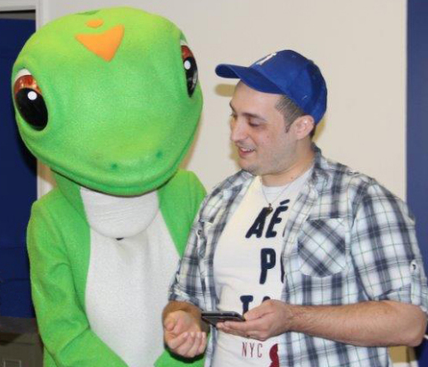 The GEICO Gecko and policyholder Christopher Stevens of Hixson, Tenn., enjoy a laugh at GEICO's 14 Million policyholder celebration in Chattanooga, Tenn. (Photo: Business Wire)
